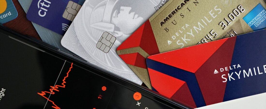 Best Banks for Travel Nurses 2026: No Fees, Nationwide ATMs, No Lockouts