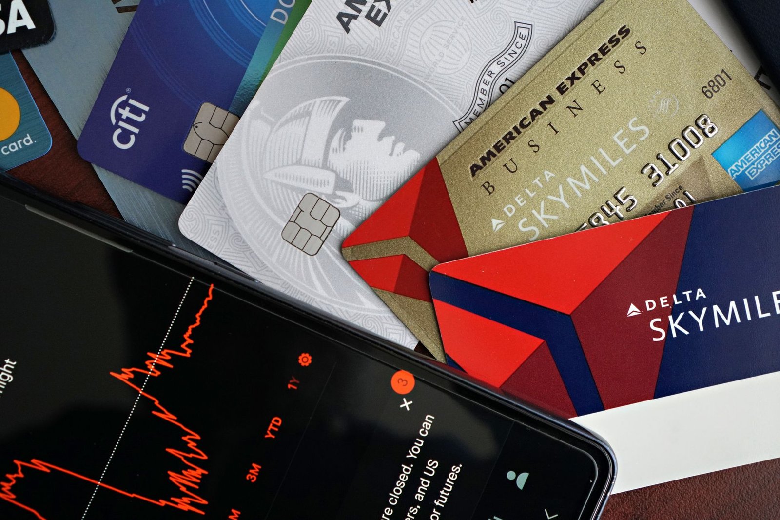 Best Banks for Travel Nurses 2026: No Fees, Nationwide ATMs, No Lockouts